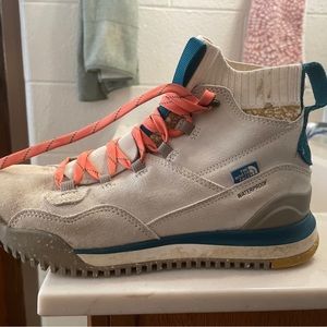 women’s hiking boots.